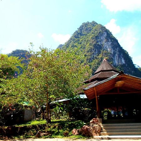 The Cliff & River Jungle Resort Phanom Bagian luar foto