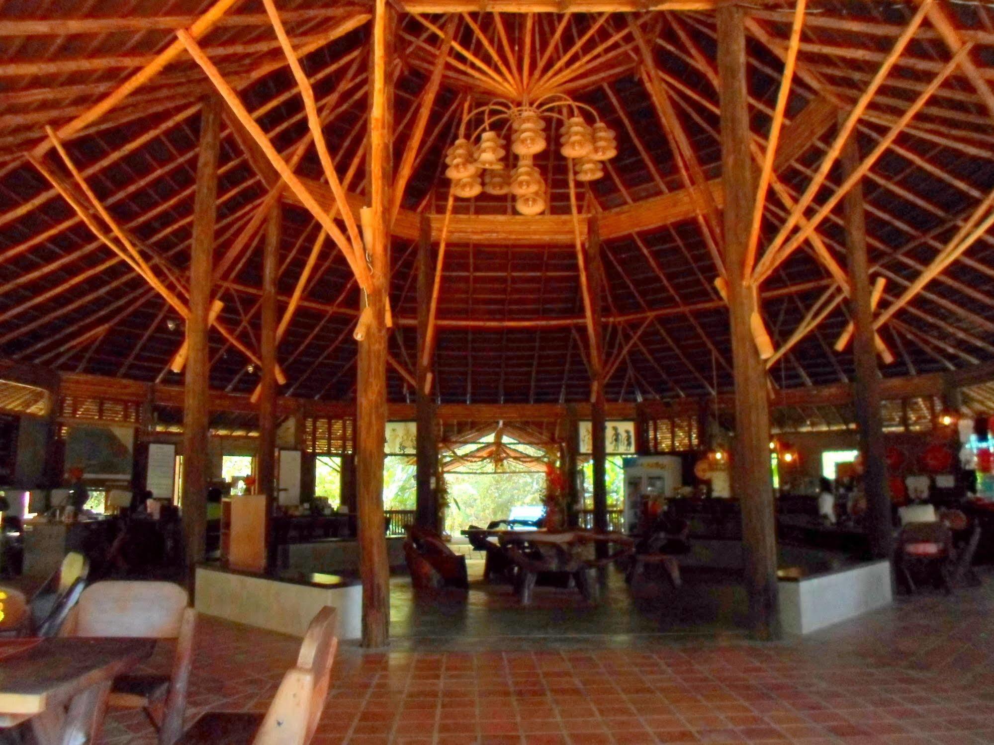 The Cliff & River Jungle Resort Phanom Bagian luar foto