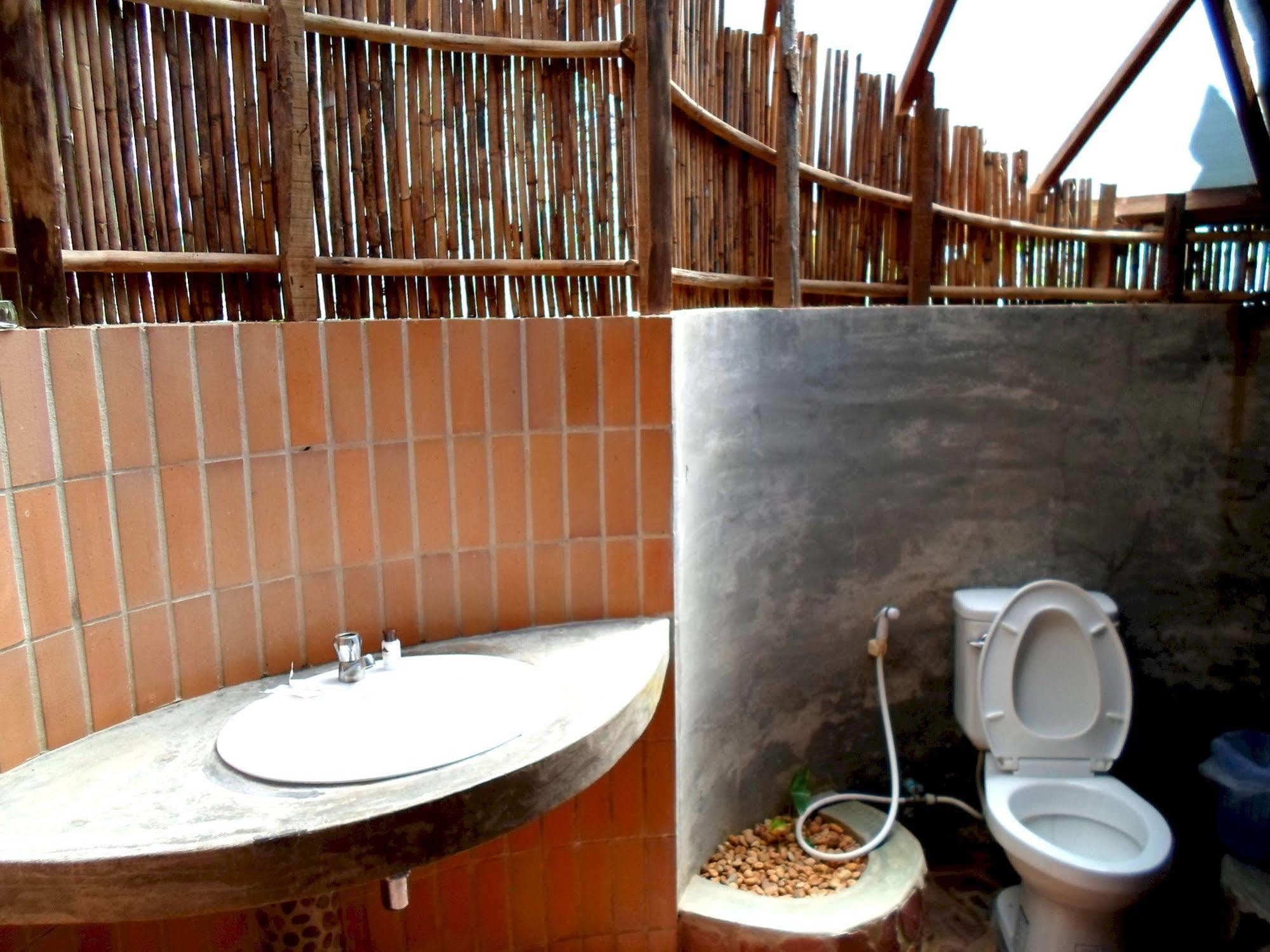 The Cliff & River Jungle Resort Phanom Bagian luar foto