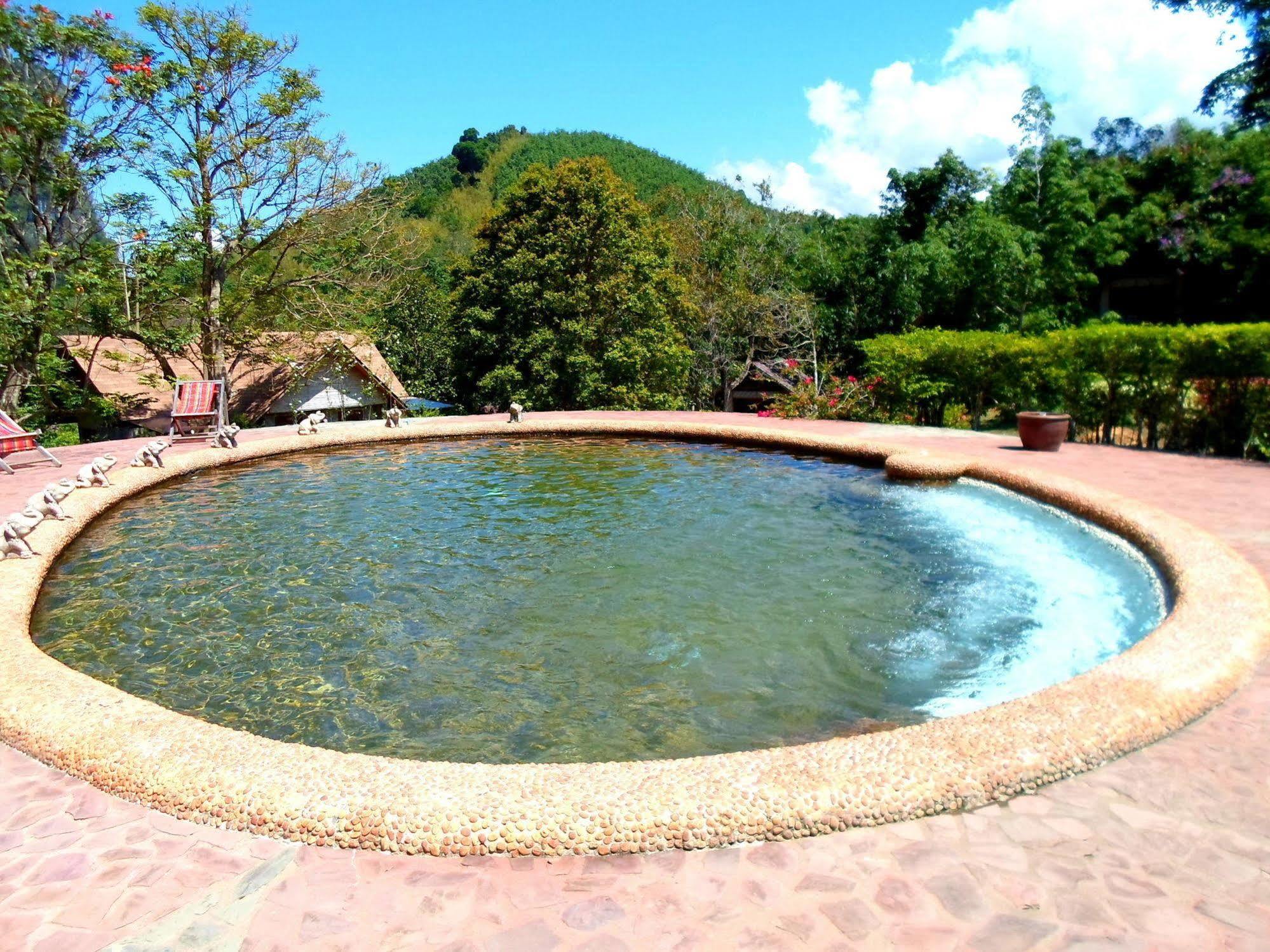 The Cliff & River Jungle Resort Phanom Bagian luar foto