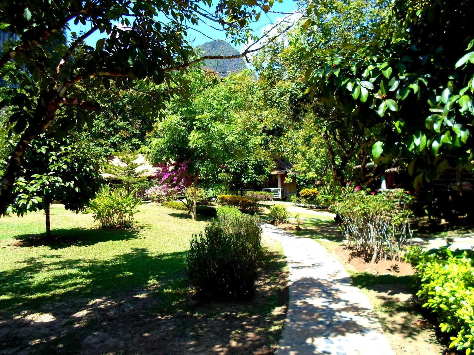 The Cliff & River Jungle Resort Phanom Bagian luar foto